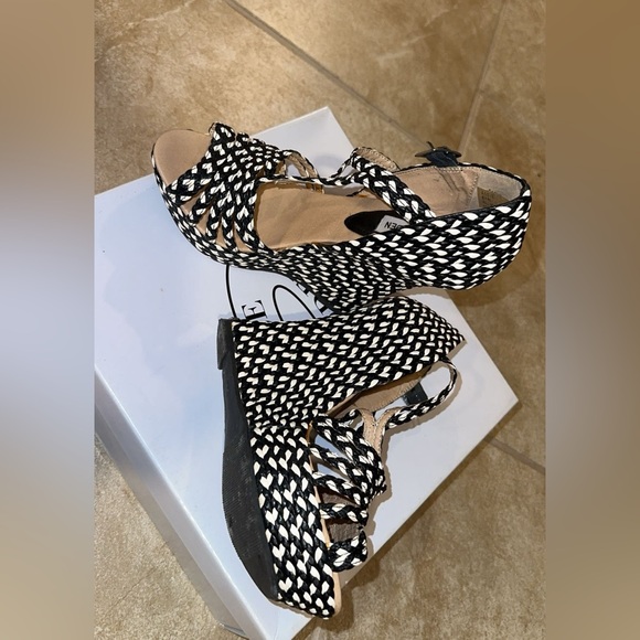 Heels - Picture 4 of 6